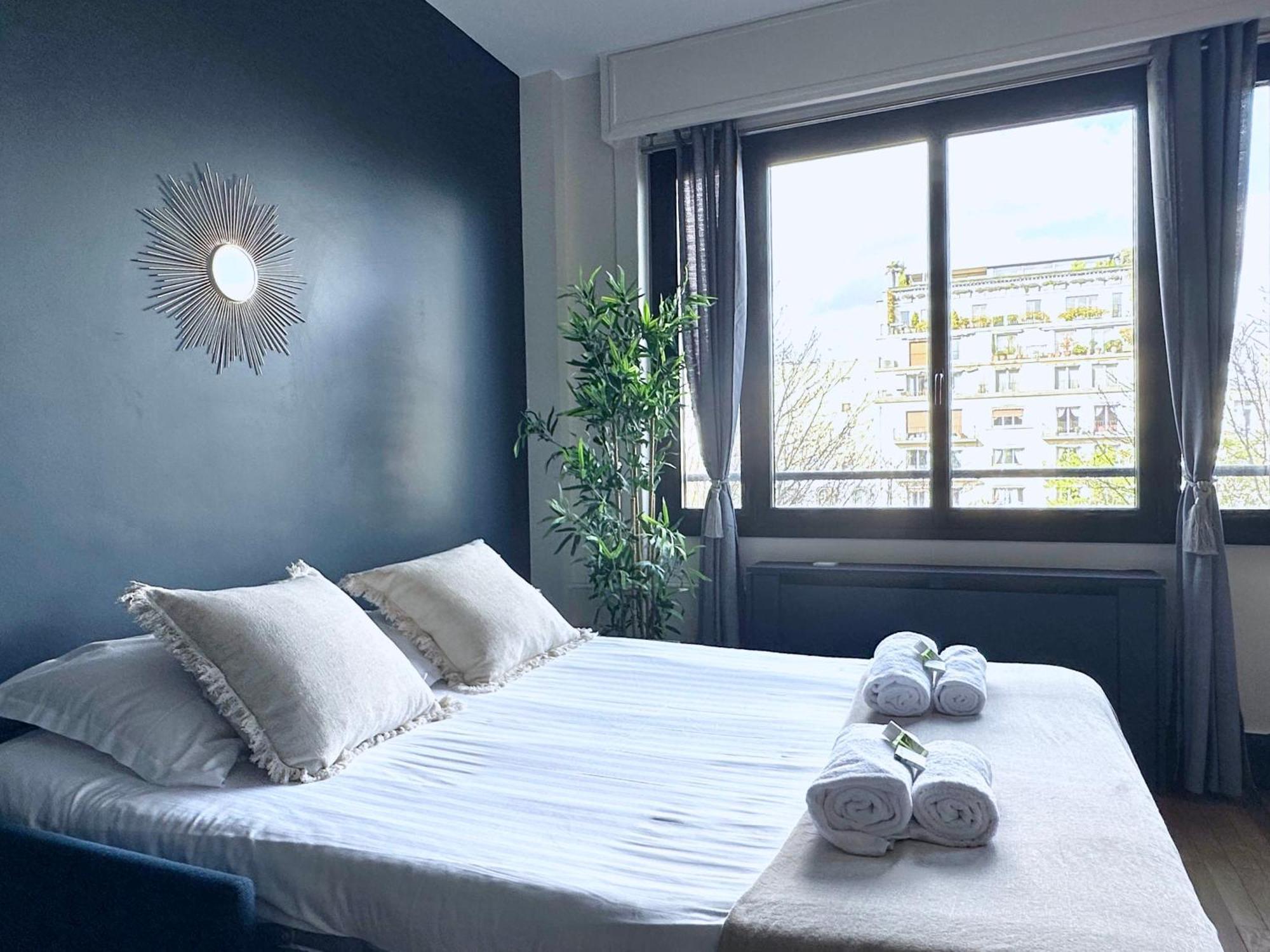 Stylish Apartment With A Balcony In Paris Ngoại thất bức ảnh