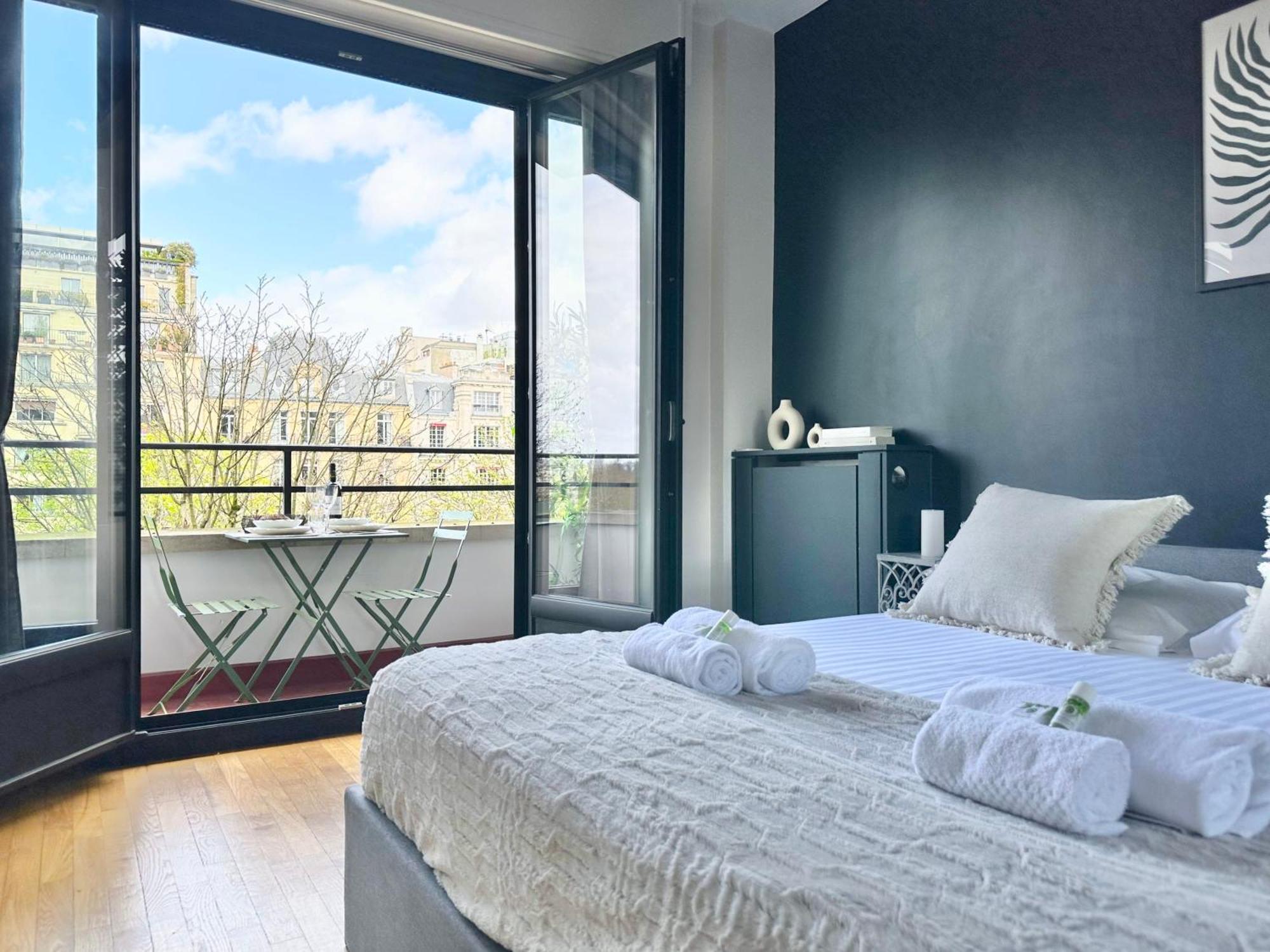 Stylish Apartment With A Balcony In Paris Ngoại thất bức ảnh