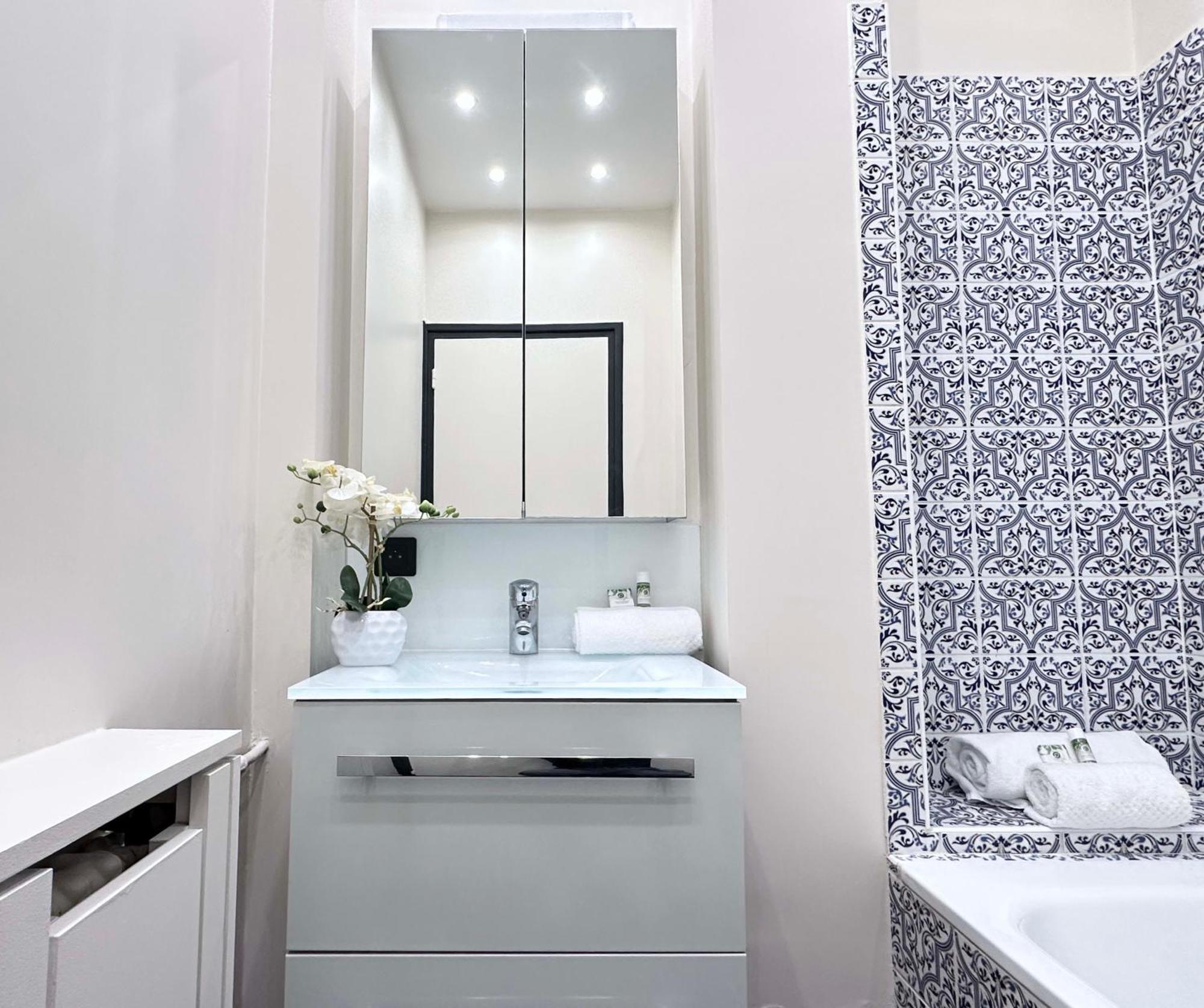 Stylish Apartment With A Balcony In Paris Ngoại thất bức ảnh