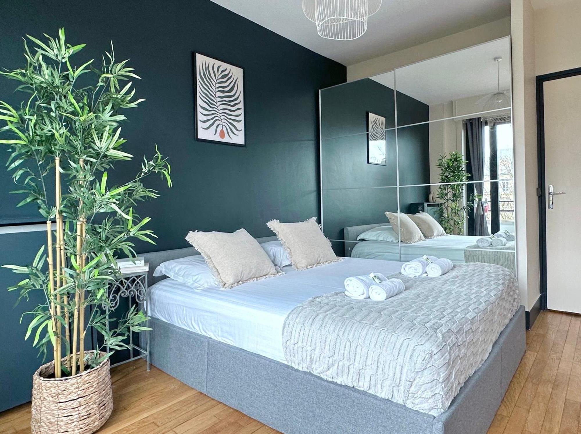 Stylish Apartment With A Balcony In Paris Ngoại thất bức ảnh