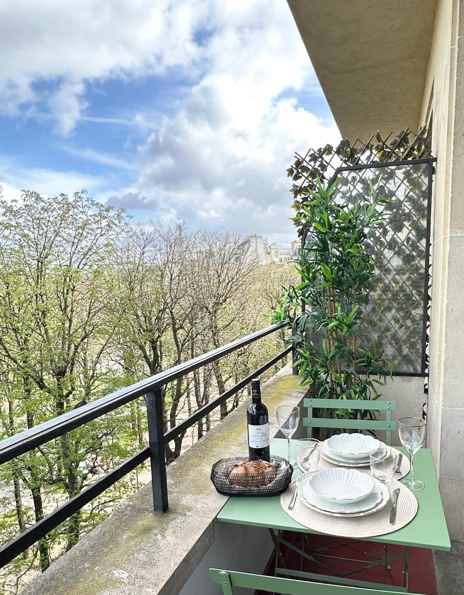 Stylish Apartment With A Balcony In Paris Ngoại thất bức ảnh